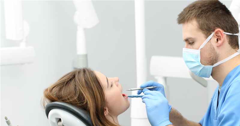 എന്‍എച്ച്എസിലെ ദന്ത ഡോക്ടര്‍മാര്‍ ജോലി നിര്‍ത്തി സ്വകാര്യ പ്രാക്ടീസിലൂടെ കൊയ്യുന്നു